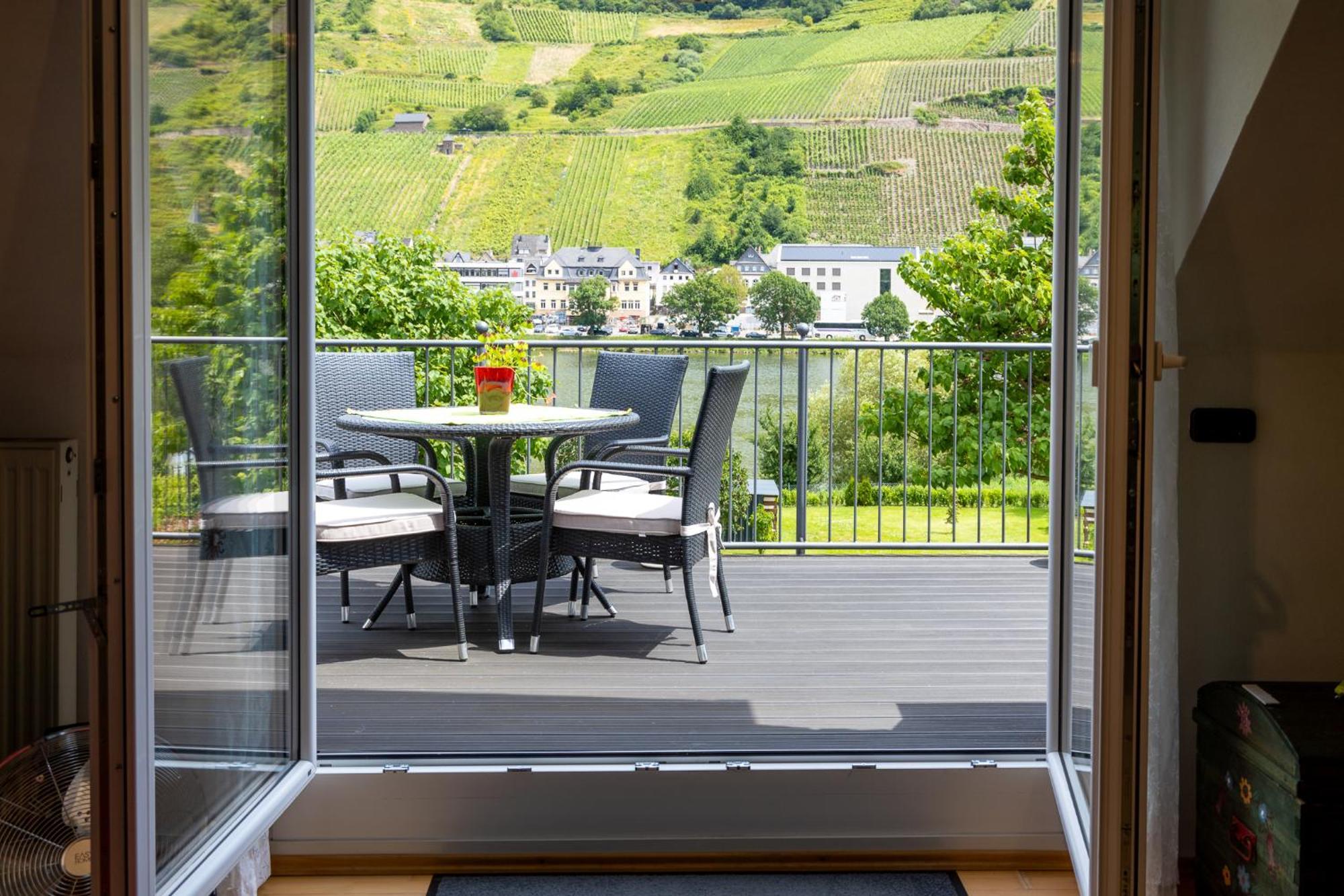 Zum Blauglockenbaum Lägenhet Zell an der Mosel Exteriör bild